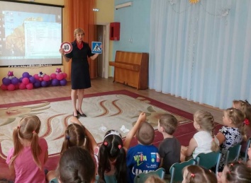 В Черногорске дошкольники занимались в школе для юных пешеходов