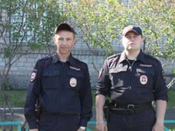 Участковые уполномоченные полиции Черногорска отговорили мужчину от необдуманного поступка