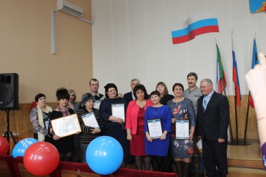 Около 50 работников ЖКХ и бытового обслуживания Черногорска получили грамоты и благодарности к профессиональному празднику 